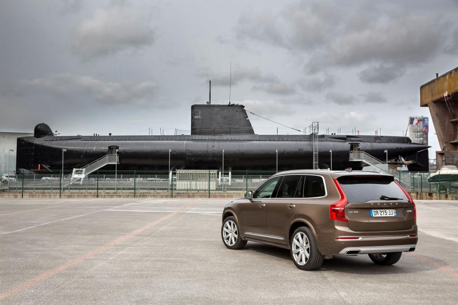  Volvo XC90 D5 Inscription 2015 года  (фото 3 из 30)